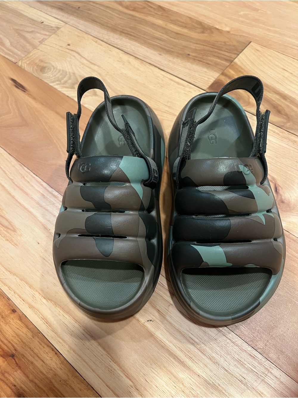 UGG Sport Yeah Kids' Camo Slide Sandals in Green/Brown. NWOT